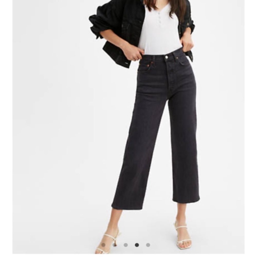 ♥︎ Levi’s RIBCAGE STRAIGHT ANKLE 29”x26” NWT